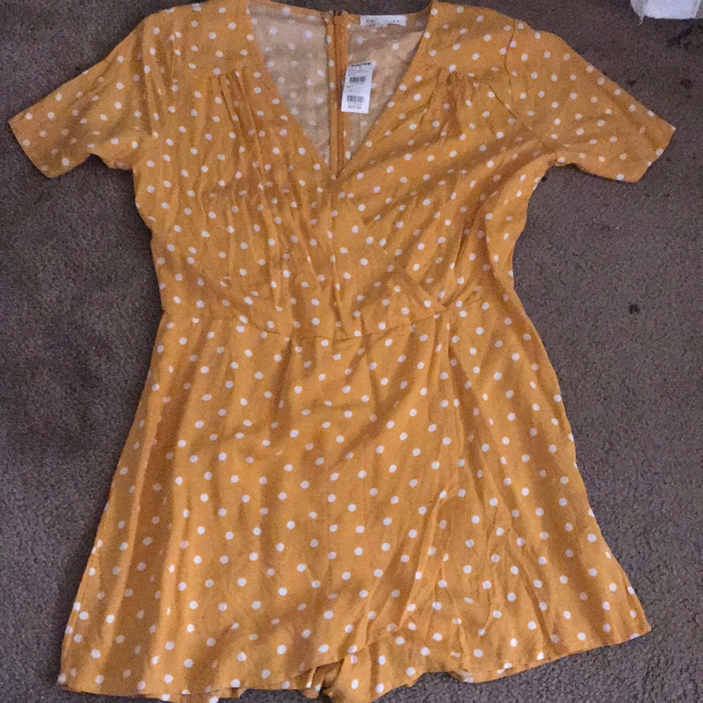 NWT Wrap Dot Romper Size Large